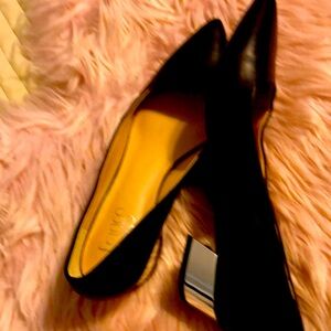 Black leather 9m shoe with metal detail on low heel non smoking house